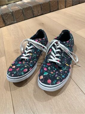 Vans Black Canvas Low-Top Sneakers with Multicolor Floral Print
